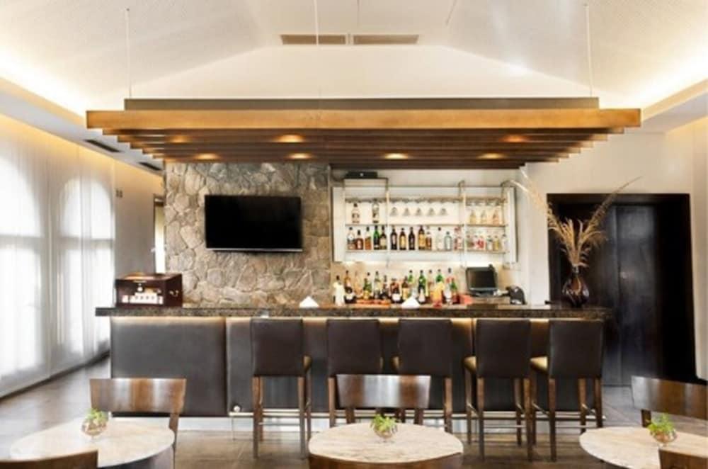 Grace Cafayate Ξενοδοχείο Εξωτερικό φωτογραφία The bar at the lounge