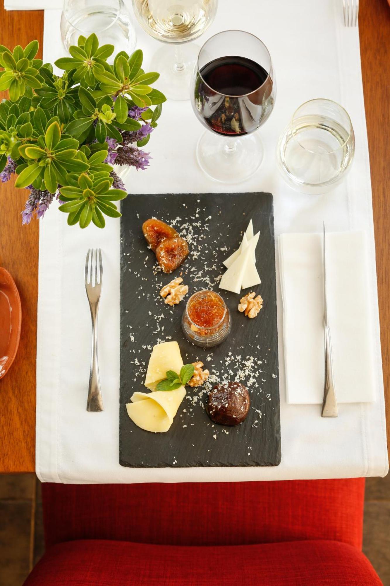 Grace Cafayate Ξενοδοχείο Εξωτερικό φωτογραφία A cheese platter