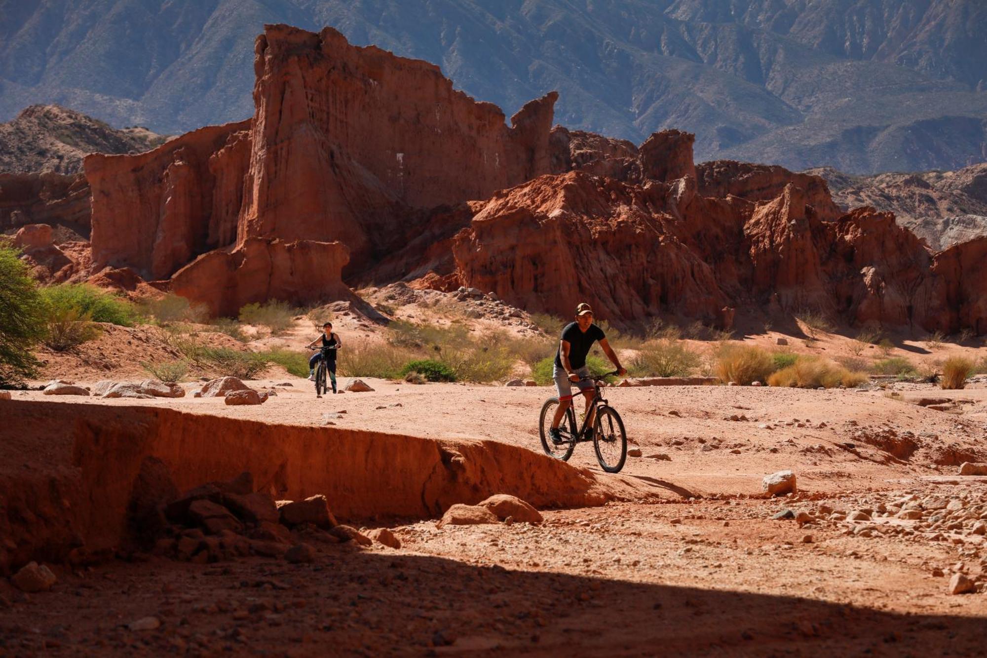 Grace Cafayate Ξενοδοχείο Εξωτερικό φωτογραφία Biking at the Grand Canyon